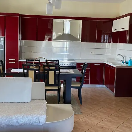 Lovely 2 Bedroom *
