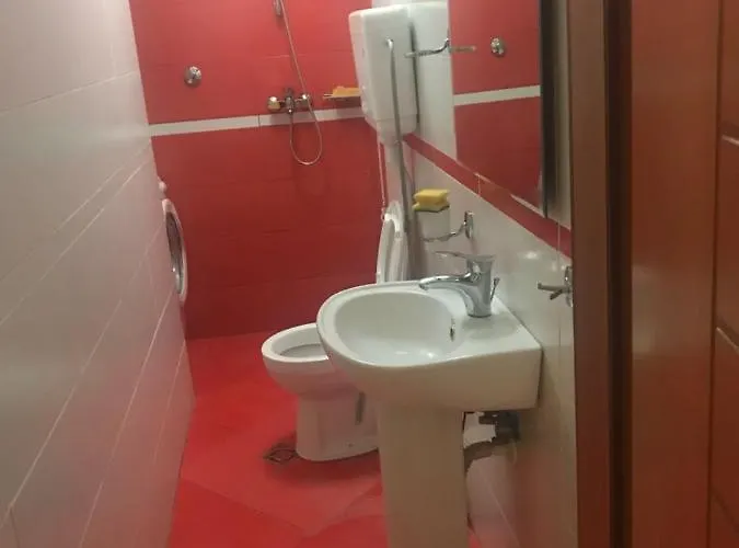 Lovely 2 Bedroom Appartamento