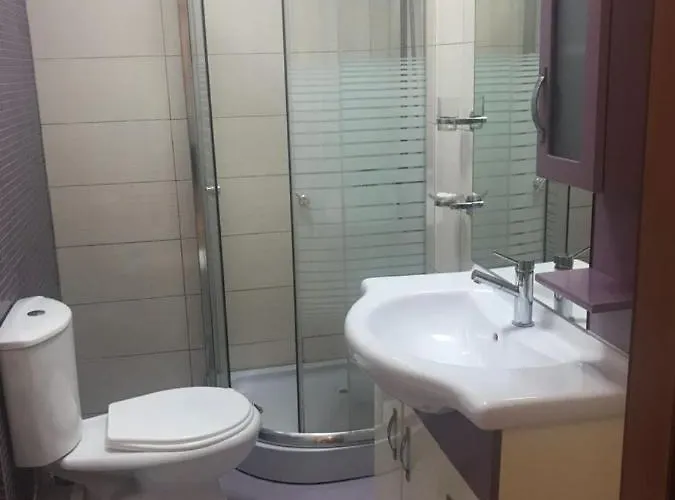Appartamento Lovely 2 Bedroom Tirana